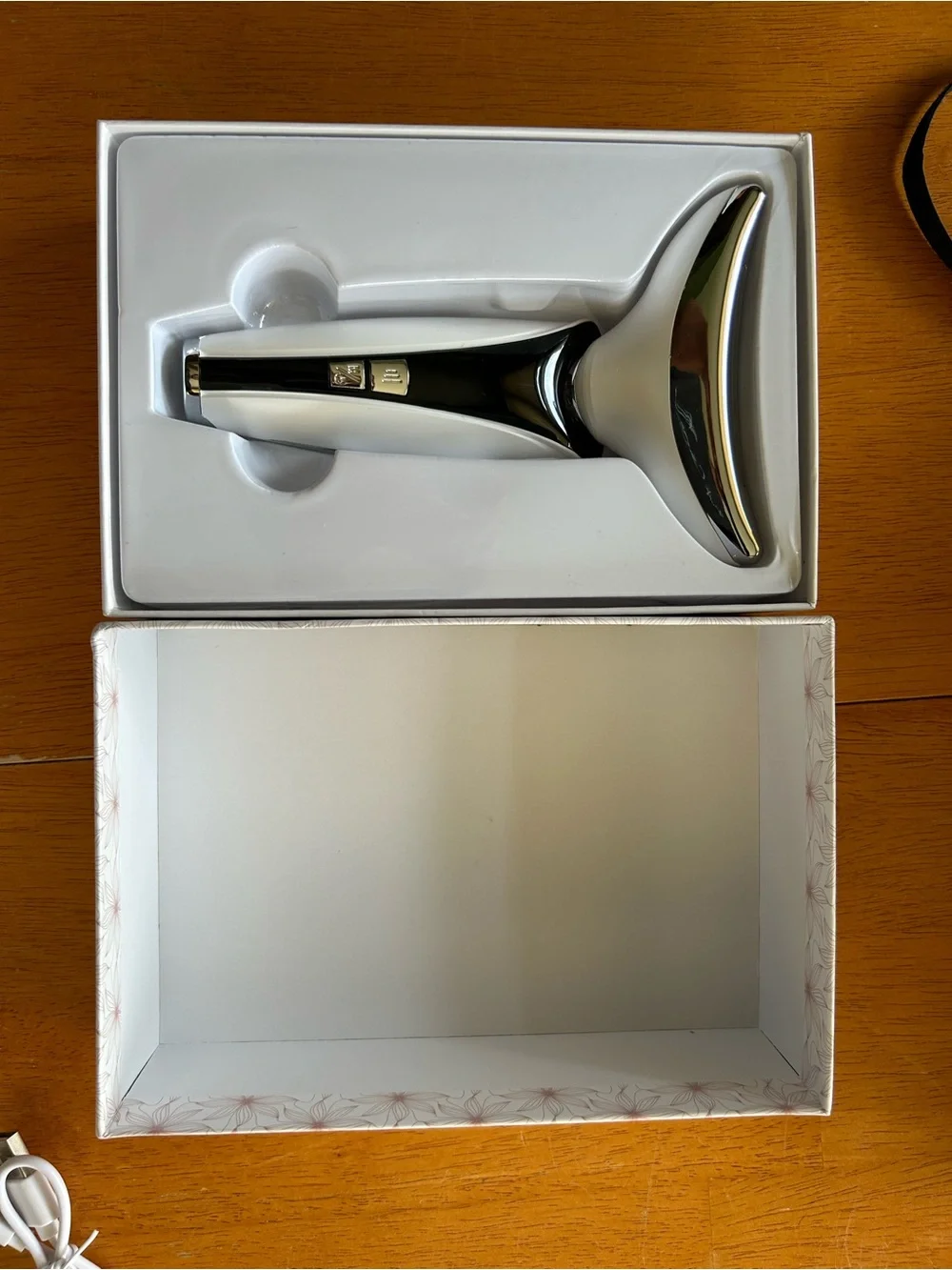 NEW! BOTANIQUE Paris RevitalEyes and Chin & Neck Light Therapy Set of 2